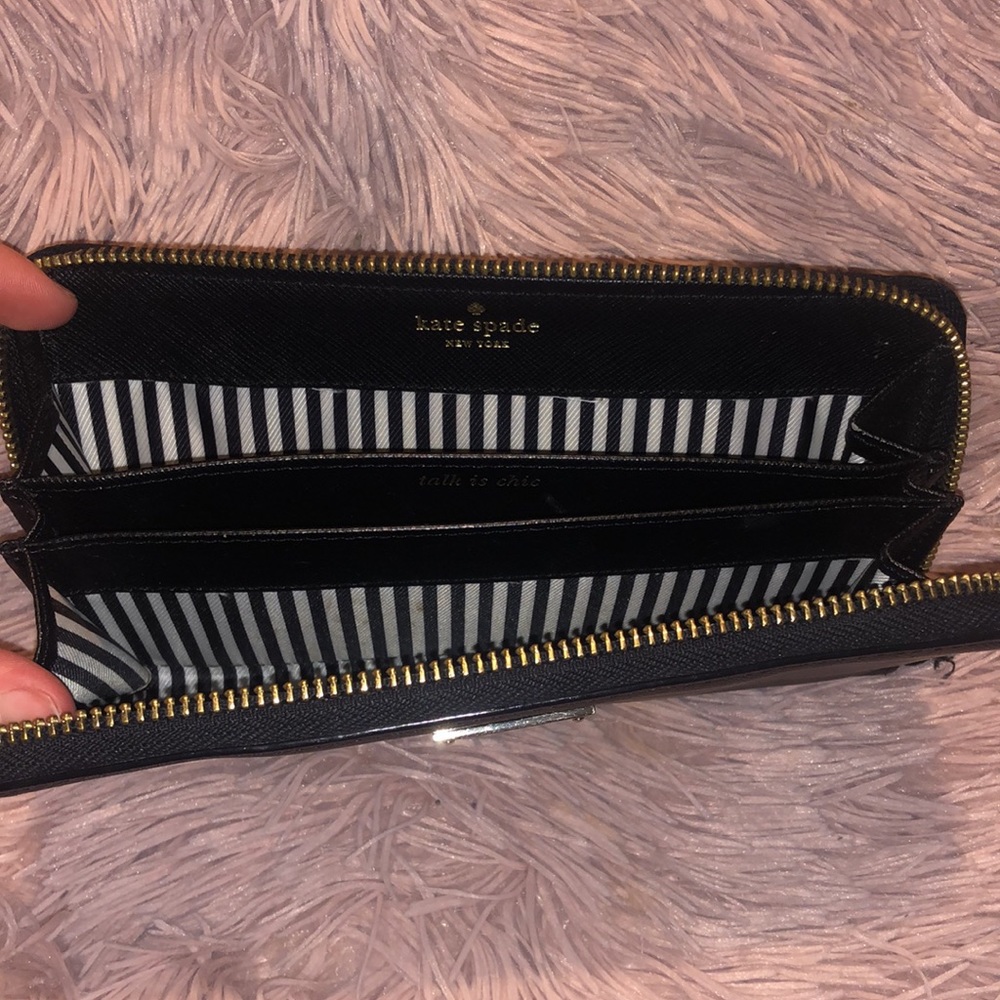 Kate Spade wallet - Picture 4 of 8